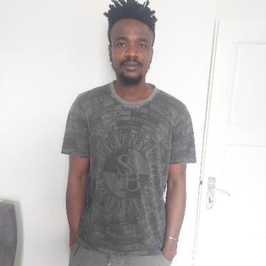 Efosa Okundia